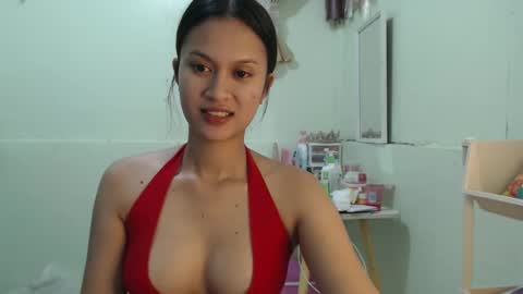 Snapshot of urnaughty_angel69 chatting on 02-14-26, 05:21 angel online show from 02-14-26, 05:21