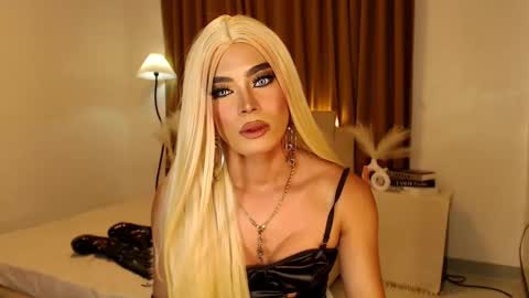 Snapshot of urnauthy_ciliaxxx chatting on 02-19-25, 12:55 cecilia online show from 02-19-25, 12:55