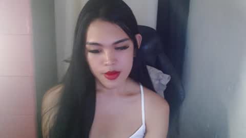 Snapshot of urpinayjenfuckerxxx chatting on 01-22-25, 12:59 Jenny online show from 01-22-25, 12:59