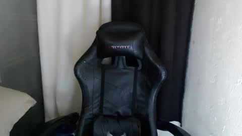 Snapshot of urpinayjenfuckerxxx chatting on 02-12-25, 02:03 Jenny online show from 02-12-25, 02:03