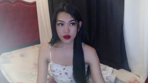 Snapshot of urpinayjenfuckerxxx chatting on 10-11-25, 02:00 Jenny online show from 10-11-25, 02:00