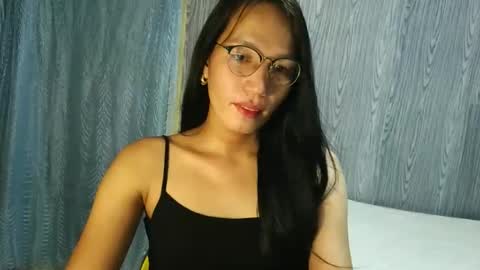 Snapshot of urpinaylovelyjuliaxxx chatting on 11-30-25, 10:19 queen julia not into CHEAPGUY online show from 11-30-25, 10:19
