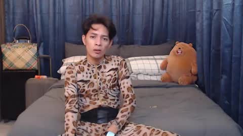 Snapshot of urpinoyasianx chatting on 01-11-25, 03:31 Mel online show from 01-11-25, 03:31