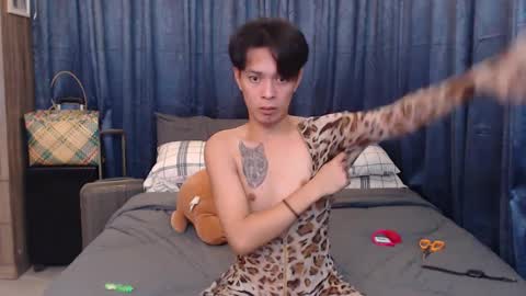 Snapshot of urpinoyasianx chatting on 01-11-25, 08:32 Mel online show from 01-11-25, 08:32