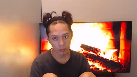 Snapshot of urpinoyasianx chatting on 01-12-25, 11:39 Mel online show from 01-12-25, 11:39