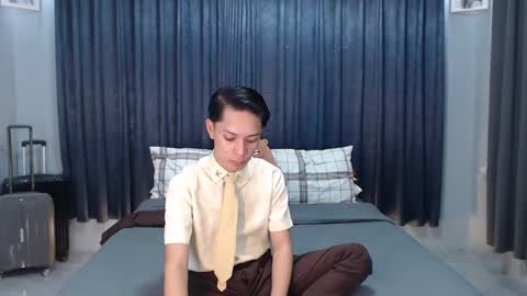 Snapshot of urpinoyasianx chatting on 02-12-25, 12:37 Mel online show from 02-12-25, 12:37