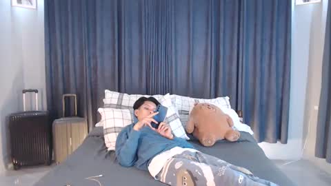 Snapshot of urpinoyasianx chatting on 02-13-25, 12:11 Mel online show from 02-13-25, 12:11