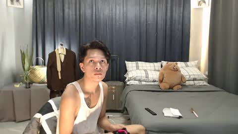 Snapshot of urpinoyasianx chatting on 02-19-25, 07:06 Mel online show from 02-19-25, 07:06