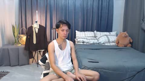 Snapshot of urpinoyasianx chatting on 02-21-25, 02:17 Mel online show from 02-21-25, 02:17