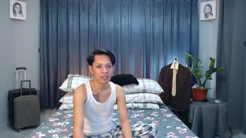 Snapshot of urpinoyasianx chatting on 02-26-25, 12:27 Mel online show from 02-26-25, 12:27