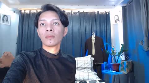 Snapshot of urpinoyasianx chatting on 02-28-25, 04:21 Mel online show from 02-28-25, 04:21