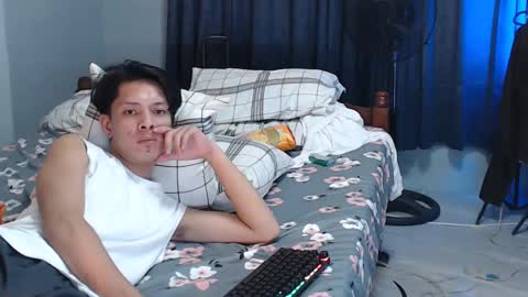 Snapshot of urpinoyasianx chatting on 02-28-25, 11:23 Mel online show from 02-28-25, 11:23