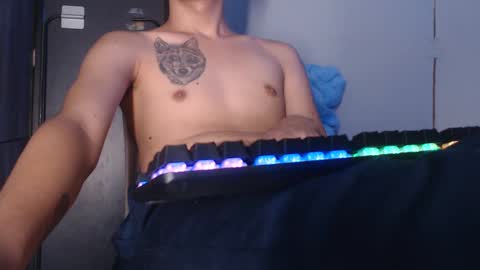 Snapshot of urpinoyasianx chatting on 03-05-25, 10:43 Mel online show from 03-05-25, 10:43