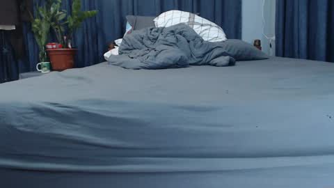 Snapshot of urpinoyasianx chatting on 03-08-25, 05:07 Mel online show from 03-08-25, 05:07