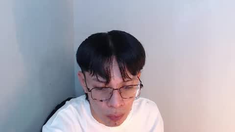 Snapshot of urpinoyasianx chatting on 09-20-25, 10:11 Mel online show from 09-20-25, 10:11