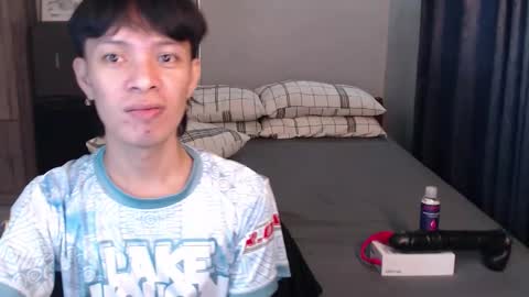 Snapshot of urpinoyasianx chatting on 09-25-25, 11:47 Mel online show from 09-25-25, 11:47