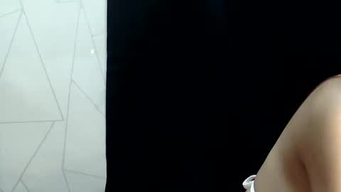 Snapshot of urskinny_girl chatting on 01-29-25, 06:07 Jane online show from 01-29-25, 06:07
