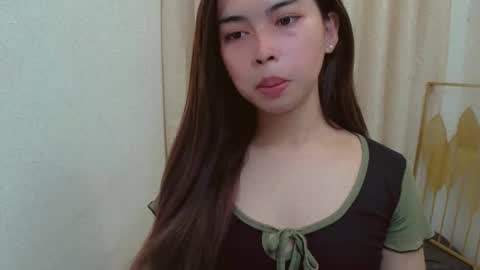 Snapshot of urslutty_jasmine chatting on 05-27-26, 01:57 jasmine online show from 05-27-26, 01:57