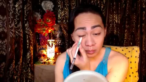 Snapshot of urtimelessbeauty chatting on 01-11-25, 08:10 Merca online show from 01-11-25, 08:10