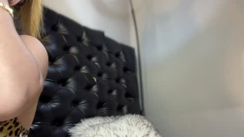Snapshot of urtrans_princess chatting on 06-10-26, 01:39 Maria Im looking for a local and socal fucking guy online show from 06-10-26, 01:39