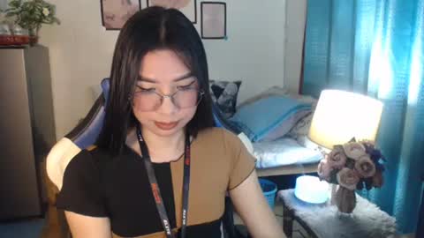 Snapshot of urwetasianprincessxx chatting on 02-12-25, 12:01 Ashley Kate Mateo Gray online show from 02-12-25, 12:01