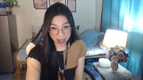 Snapshot of urwetasianprincessxx chatting on 02-19-25, 02:12 Ashley Kate Mateo Gray online show from 02-19-25, 02:12