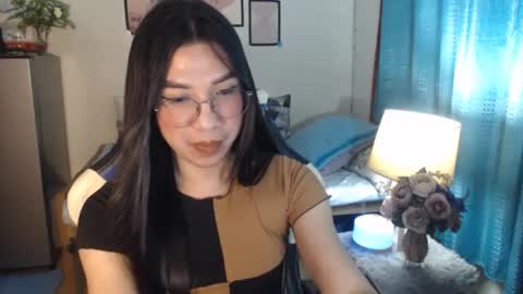 Snapshot of urwetasianprincessxx chatting on 02-21-25, 12:06 Ashley Kate Mateo Gray online show from 02-21-25, 12:06