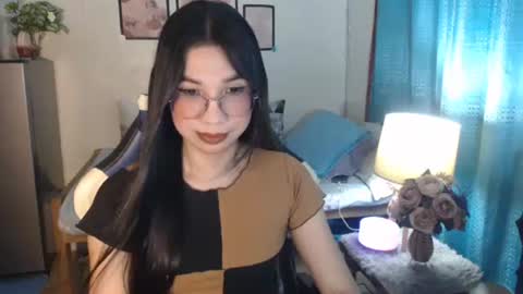 Snapshot of urwetasianprincessxx chatting on 03-08-25, 11:27 Ashley Kate Mateo Gray online show from 03-08-25, 11:27