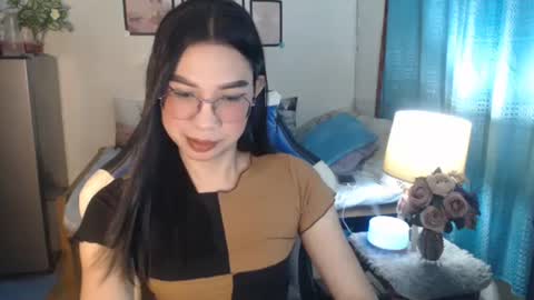 Snapshot of urwetasianprincessxx chatting on 03-12-25, 11:20 Ashley Kate Mateo Gray online show from 03-12-25, 11:20