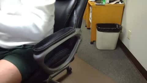 useemie online show from 04-27-26, 06:28