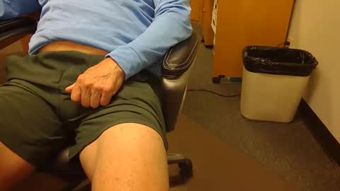 Snapshot of useemie chatting on 05-26-26, 06:15 useemie online show from 05-26-26, 06:15