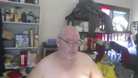Snapshot of usgoober chatting on 12-19-24, 03:52 Eric online show from 12-19-24, 03:52
