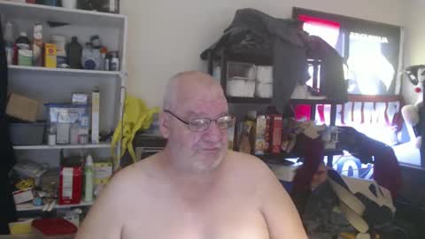 Snapshot of usgoober chatting on 12-20-24, 03:31 Eric online show from 12-20-24, 03:31