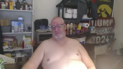Snapshot of usgoober chatting on 12-27-24, 05:52 Eric online show from 12-27-24, 05:52