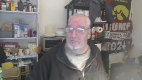 Snapshot of usgoober chatting on 12-31-24, 02:08 Eric online show from 12-31-24, 02:08