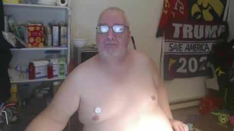 Snapshot of usgoober chatting on 01-08-25, 02:25 Eric online show from 01-08-25, 02:25