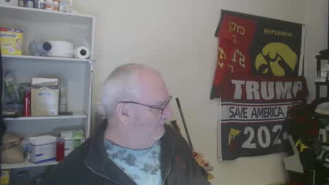 Snapshot of usgoober chatting on 01-09-25, 02:43 Eric online show from 01-09-25, 02:43