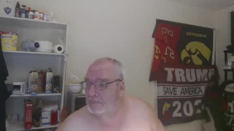 Snapshot of usgoober chatting on 01-14-25, 03:22 Eric online show from 01-14-25, 03:22