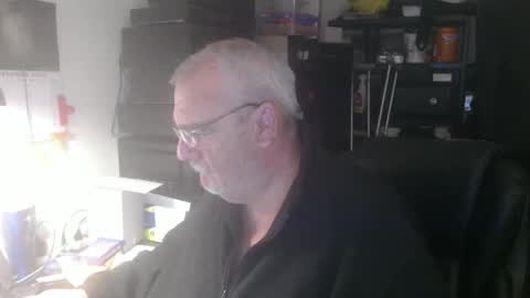 Snapshot of usgoober chatting on 10-14-25, 02:12 Eric online show from 10-14-25, 02:12