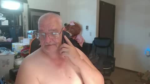 Snapshot of usgoober chatting on 05-13-26, 12:24 Eric online show from 05-13-26, 12:24