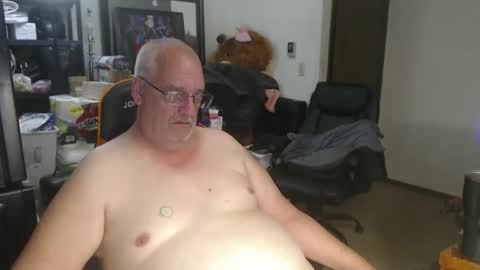 Snapshot of usgoober chatting on 05-15-26, 02:29 Eric online show from 05-15-26, 02:29