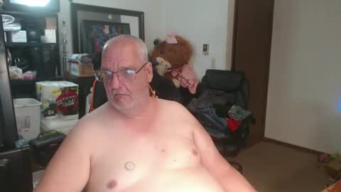 Snapshot of usgoober chatting on 05-17-26, 01:14 Eric online show from 05-17-26, 01:14