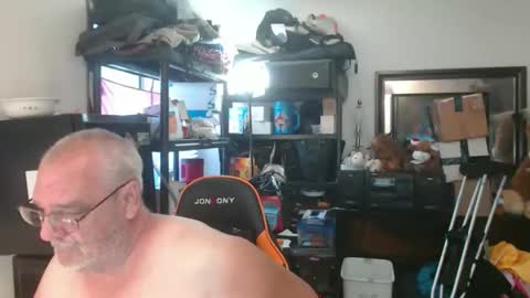 Snapshot of usgoober chatting on 05-25-26, 11:38 Eric online show from 05-25-26, 11:38