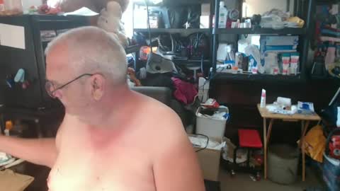Snapshot of usgoober chatting on 06-27-26, 01:06 Eric online show from 06-27-26, 01:06