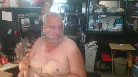 Snapshot of usgoober chatting on 06-30-26, 01:12 Eric online show from 06-30-26, 01:12