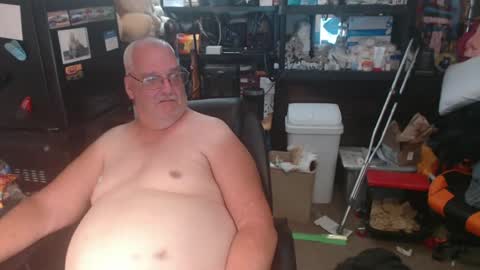 Snapshot of usgoober chatting on 07-17-26, 01:34 Eric online show from 07-17-26, 01:34