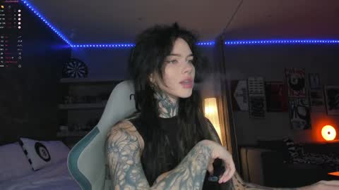Snapshot of uwu_eva chatting on 05-12-26, 06:49 Eva online show from 05-12-26, 06:49