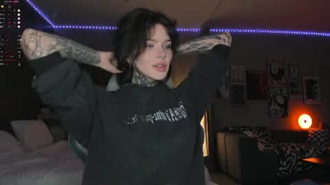 Snapshot of uwu_eva chatting on 06-12-26, 08:57 Eva online show from 06-12-26, 08:57