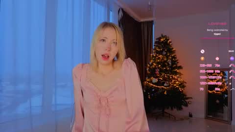 Snapshot of uwu_flower chatting on 03-05-26, 01:18 Chloe online show from 03-05-26, 01:18