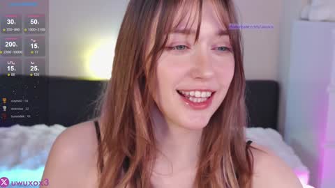 Snapshot of uwuxo chatting on 03-08-26, 07:45 Romy online show from 03-08-26, 07:45